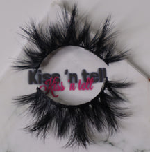 Load image into Gallery viewer, Kiss'N Tell Eyelashes