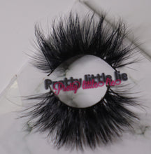 Load image into Gallery viewer, Pretty Little Lie Eyelashes