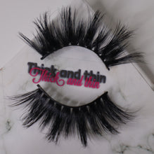 Load image into Gallery viewer, Thick and Thin Eyelashes