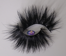 Load image into Gallery viewer, Pretty Little Lie Eyelashes