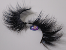 Load image into Gallery viewer, Pretty Little Lie Eyelashes
