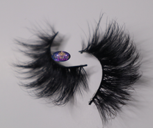 Load image into Gallery viewer, Pretty Little Lie Eyelashes
