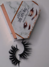 Load image into Gallery viewer, Diva Eyelashes
