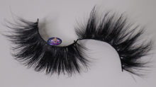 Load image into Gallery viewer, Pretty Little Lie Eyelashes
